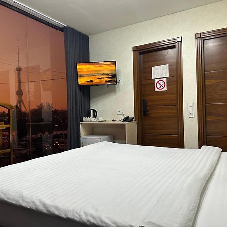Friday Hotell Tasjkent Exteriör bild