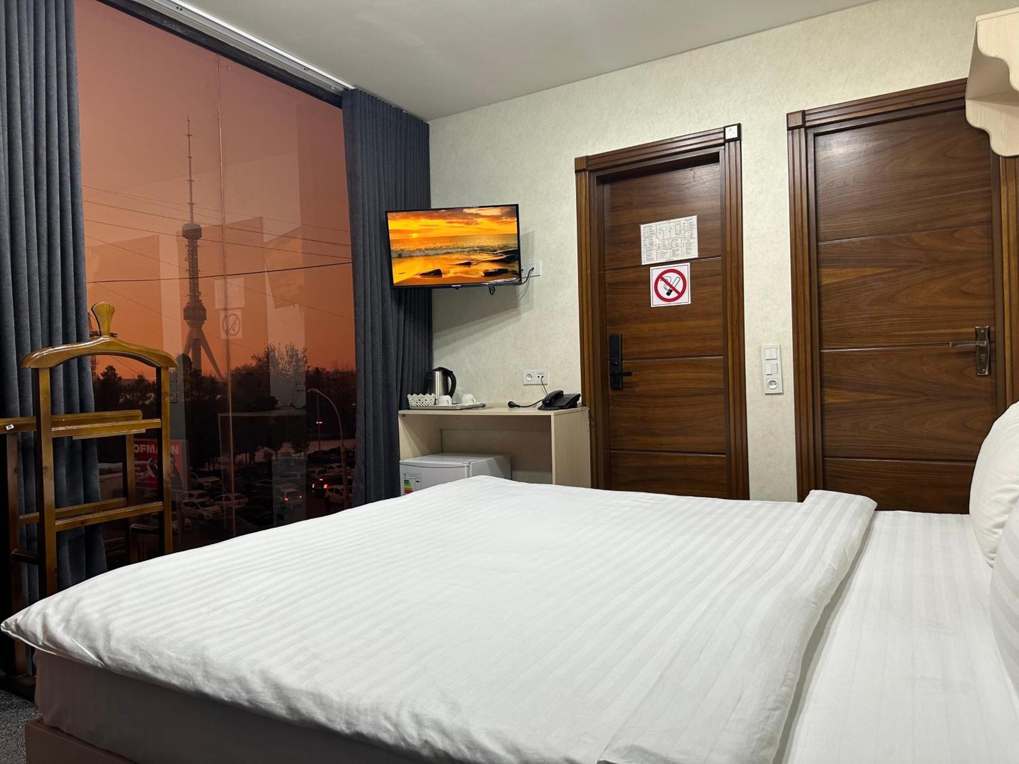 Friday Hotell Tasjkent Exteriör bild